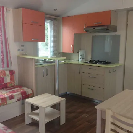 Mobilhome Camping Castellas セット